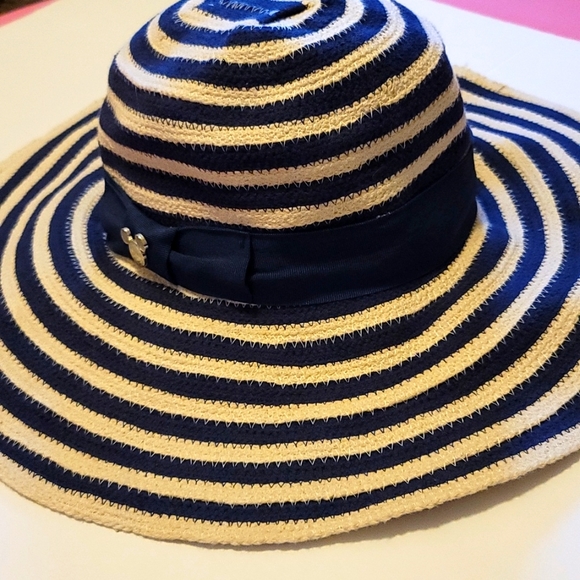 Disney navy blue and cream hat - Picture 2 of 5